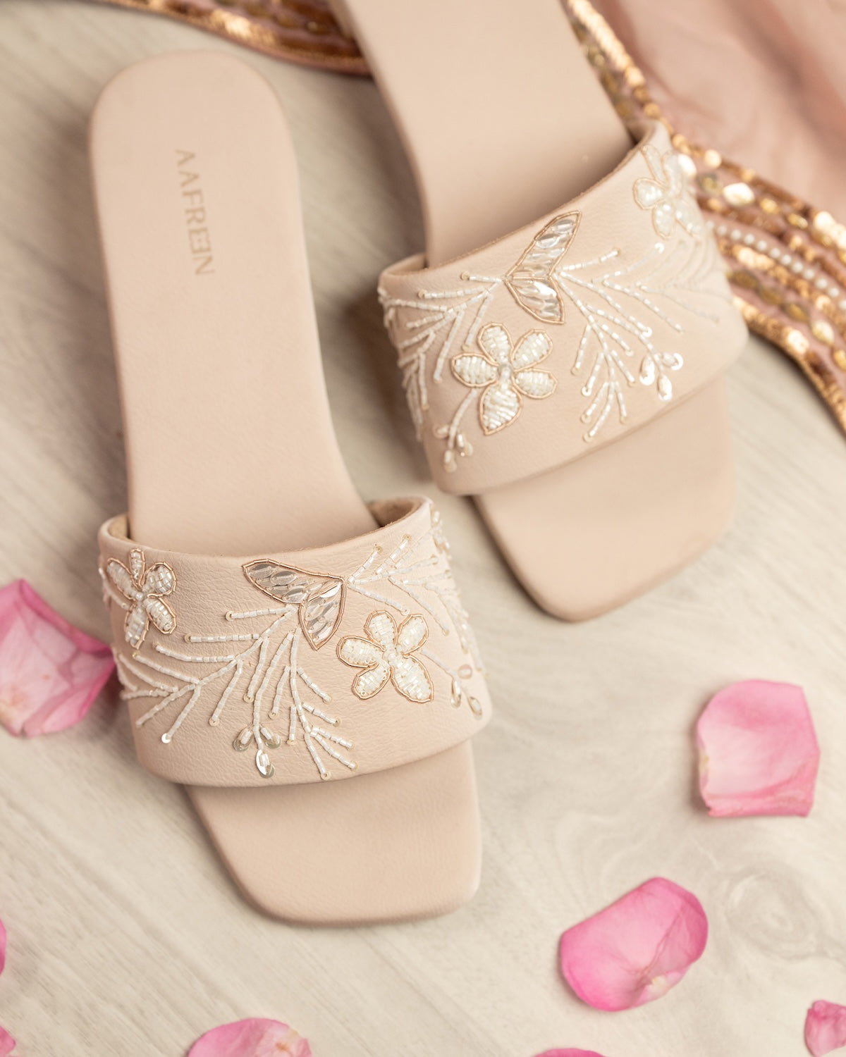 Elle (Flats)