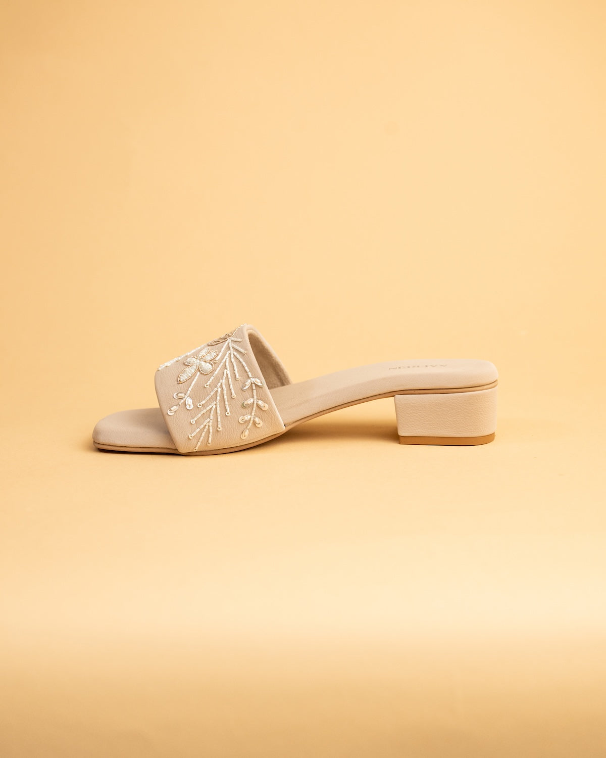 Elle (Flats)