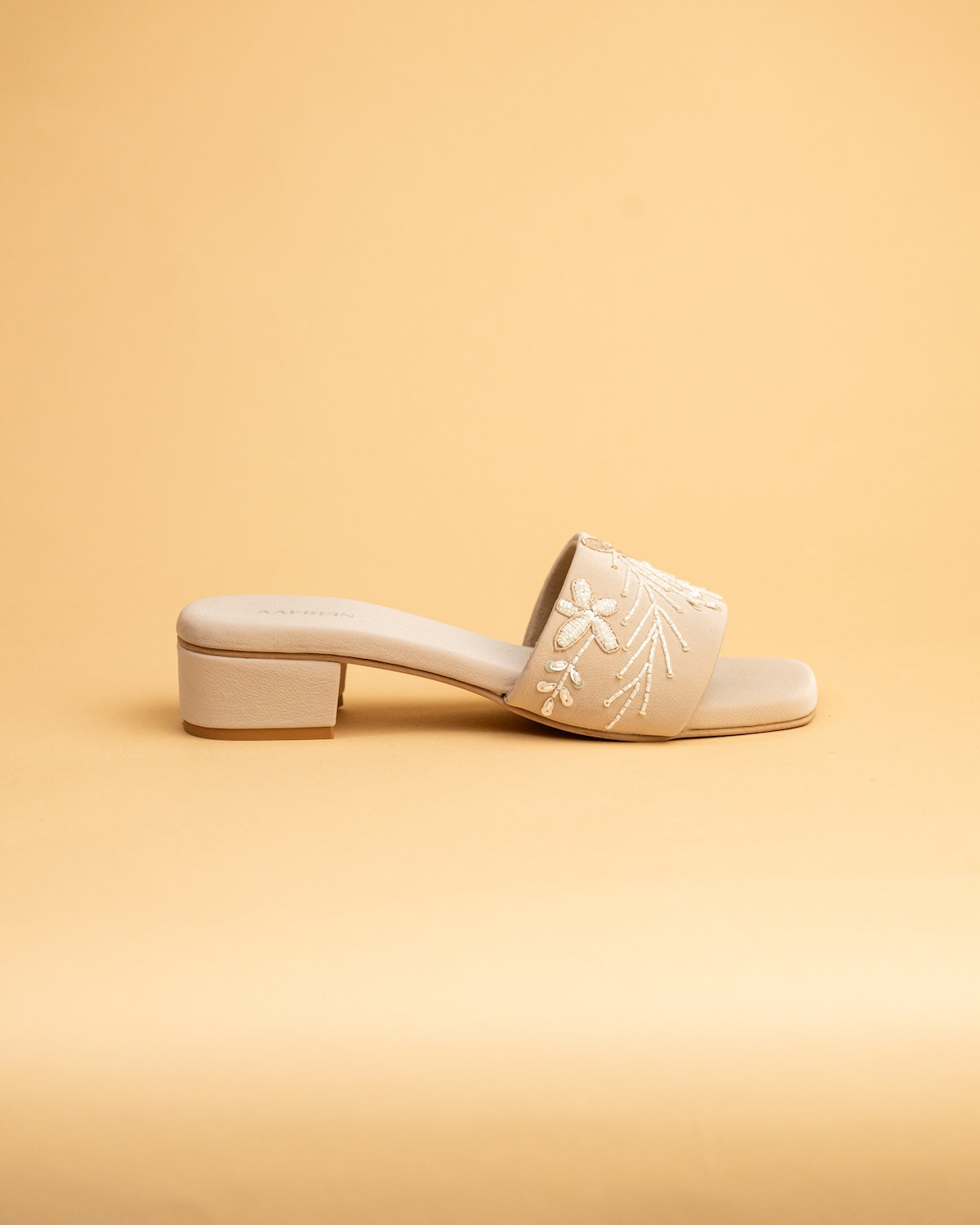 Elle (Flats)