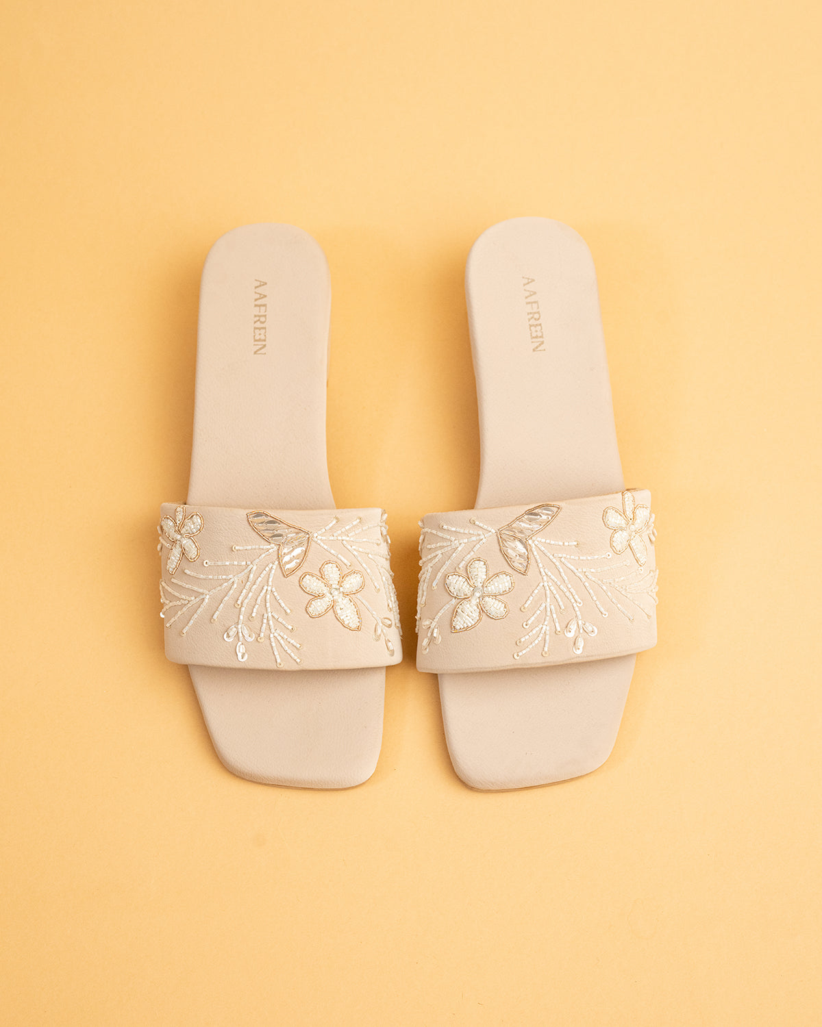 Elle (Flats)